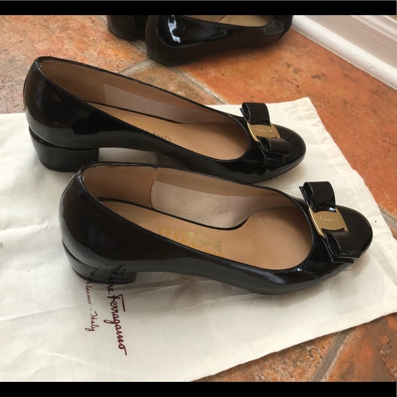 salvatore ferragamo vara patent pump